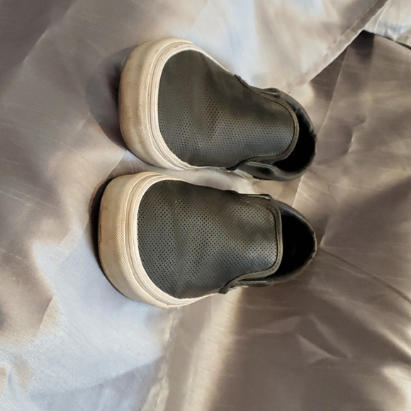 Women's size 7.5 Vans shoe - Picture 2 of 3